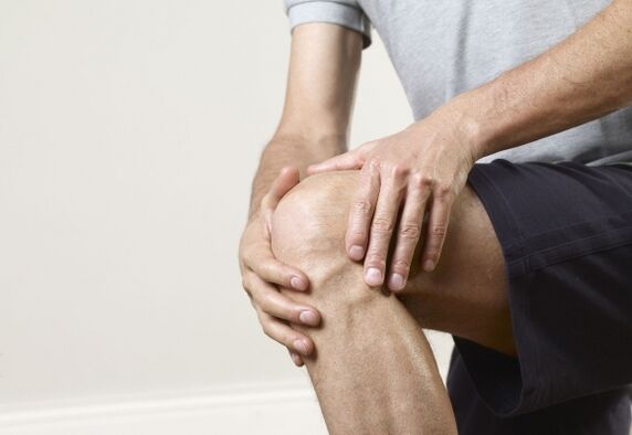 Die degenerativ-dystrophische Erkrankung Arthrose äußert sich durch Gelenkschmerzen